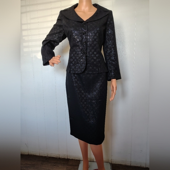 Kasper Dresses & Skirts - Kasper Black Textured Suit Size 8